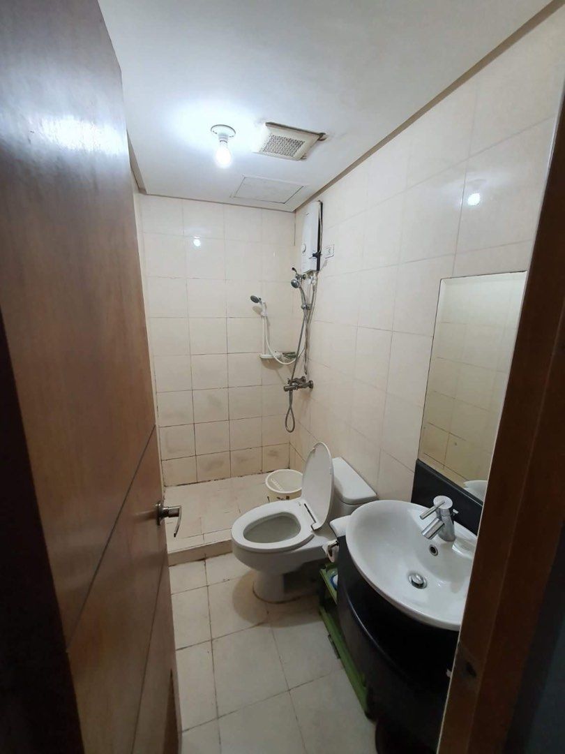 Morgan Suites Tower 1 Studio Unit (Category: Apartments & Condos) located in Mandaluyong City. Submitted by trishchua (Listing ID 1208524251, Image 2). Description: 34 sq. m. Semi-furnished No parking slot P180,000.00 per sq. m Negotiable.