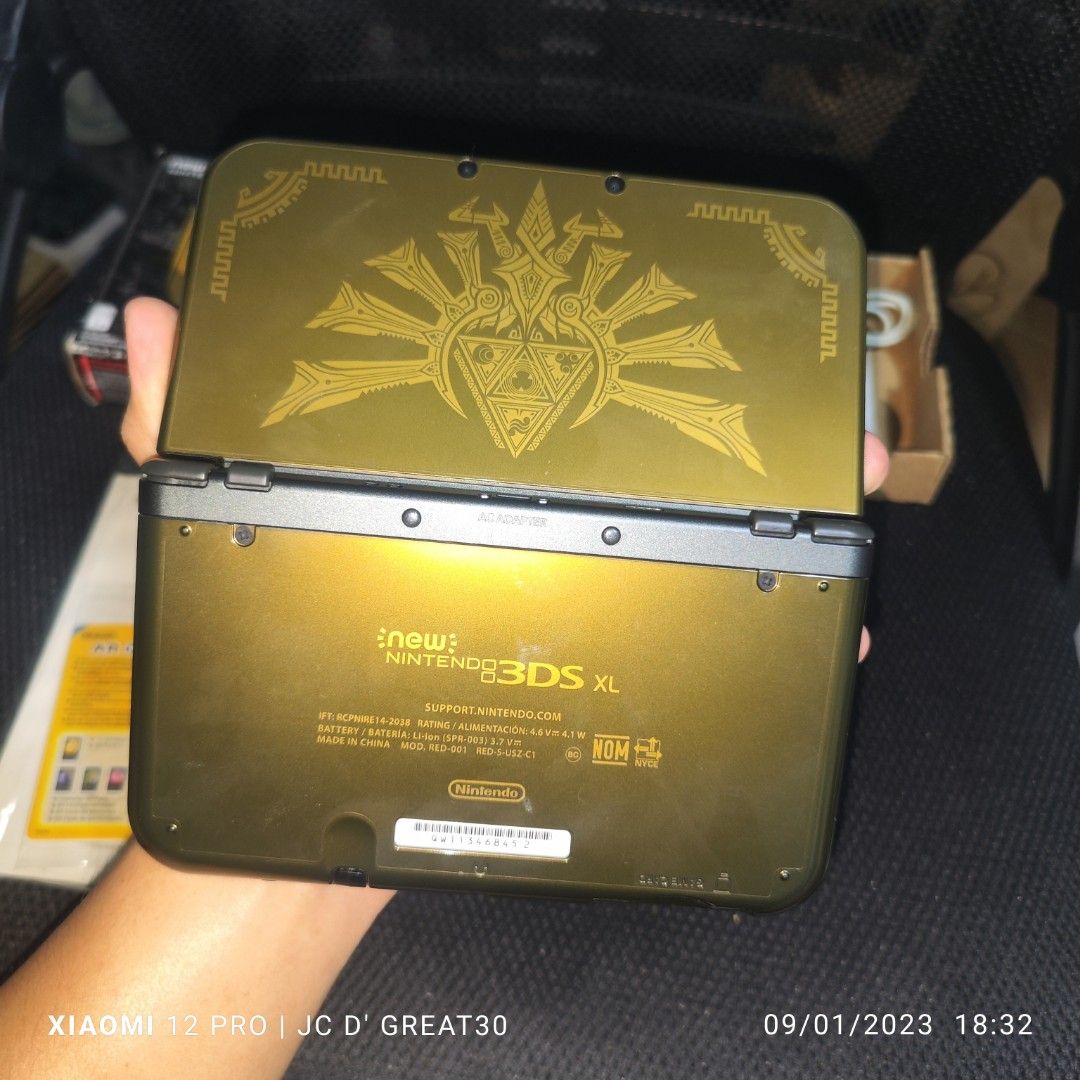 New 3ds xl hyrule edition Brandnew condition (bottom IPS screen only