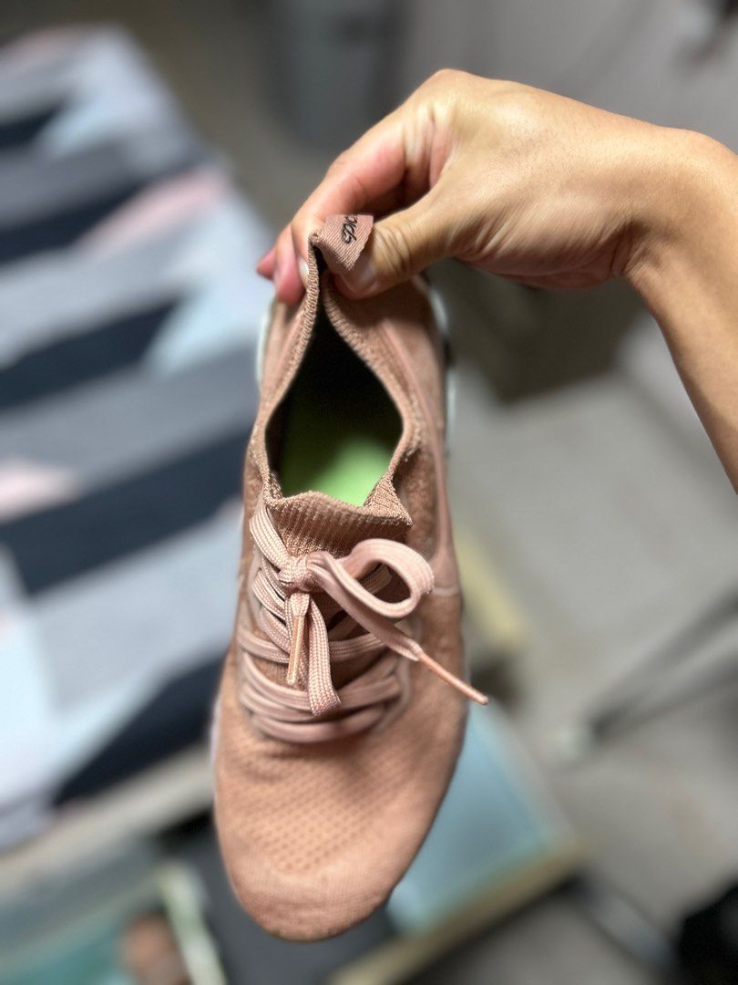 Nike Epic React Flyknit 2 Rose Gold Sneaker Running Shoe, Men's Fashion,  Footwear, Sneakers on Carousell