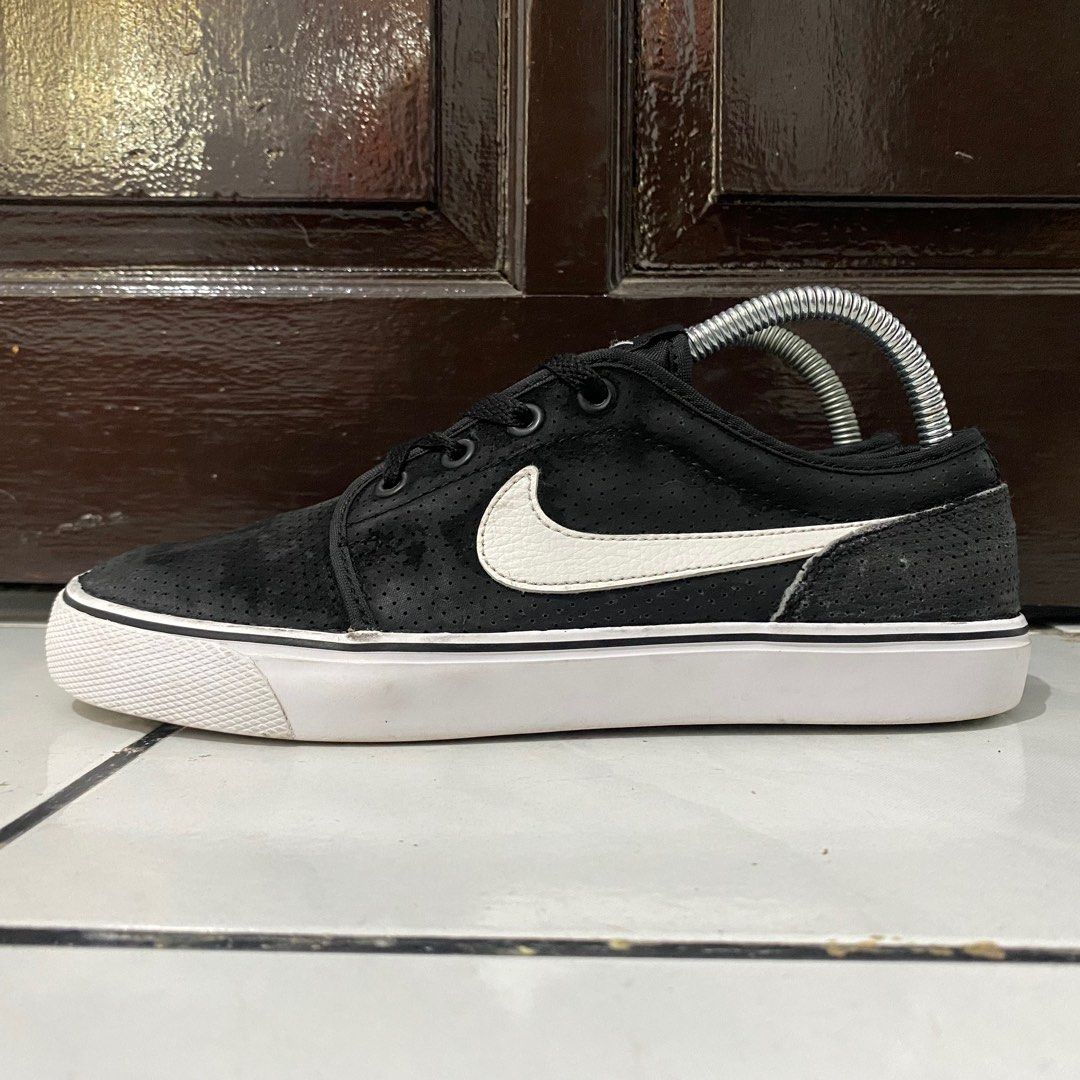 Nike toki low second import Fesyen Pria Sepatu Sneakers di