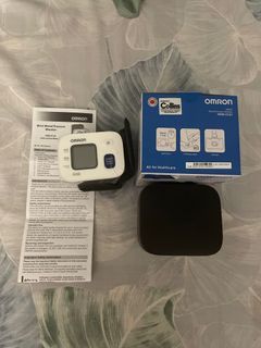 Omron wrist nlood pressure monitor HEM-6161