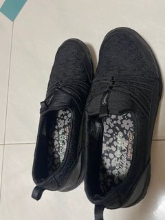 Skecher Warna Hitam