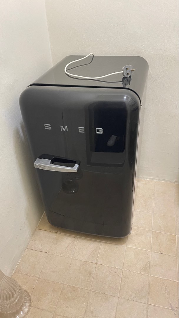 Smeg Mini Fridge, TV & Home Appliances, Kitchen Appliances
