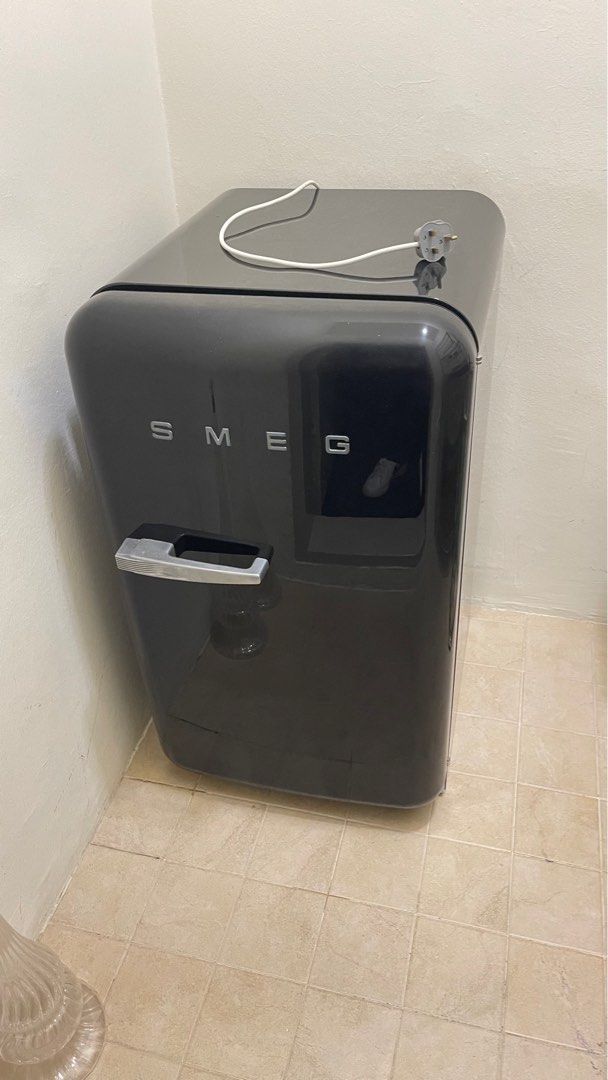 Smeg Mini Fridge, TV & Home Appliances, Kitchen Appliances