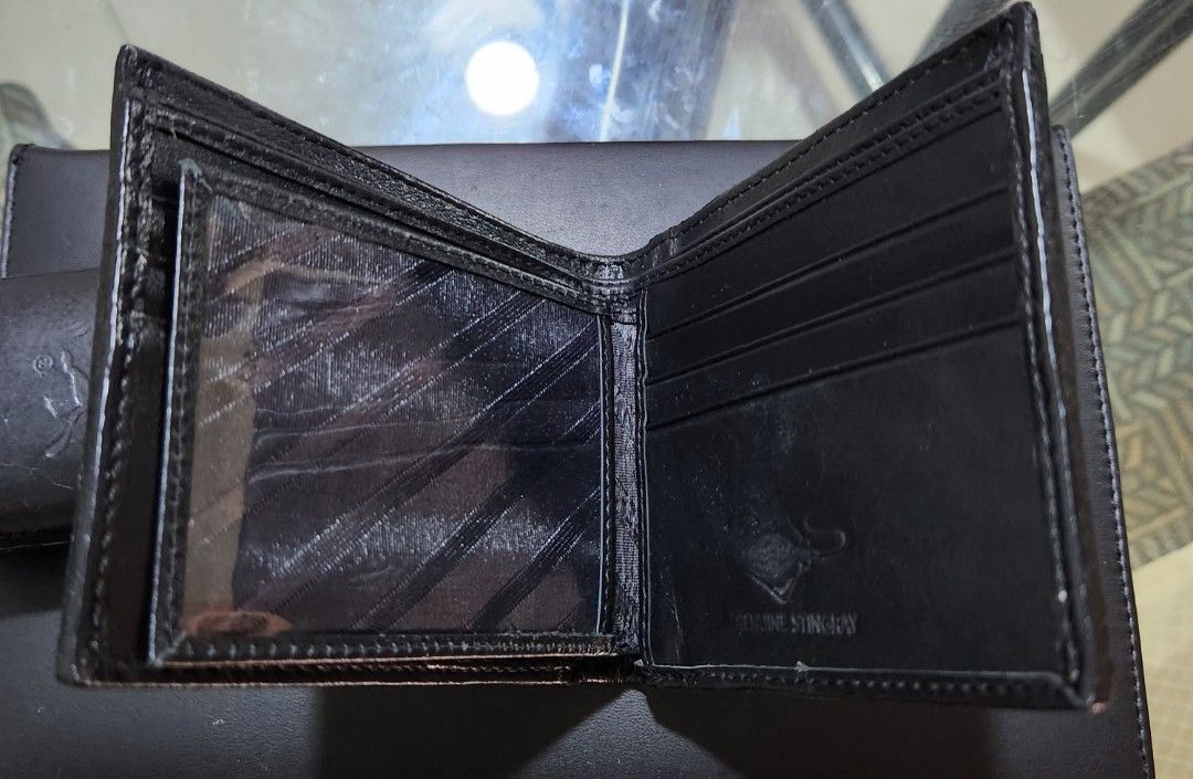 Stingray (Category: Wallets & Card holders) located in Kuala Lumpur. Submitted by heirieheirie (Listing ID 1208495255, Image 3). Description: Original Stingray wallet ,made in Thailand.
