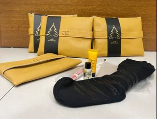 Toiletries set with leather pouch (Etihad business class)