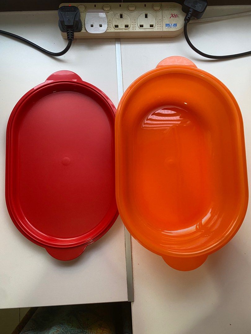 Tupperware Serving Container (Category: Food Organisation & Storage) located in Kuala Lumpur. Submitted by sazs25 (Listing ID 1208490485, Image 2). Description: Big Tupperware Serving Container Never used Tablespoon not included..