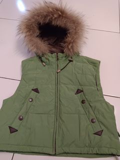vest hijau buku