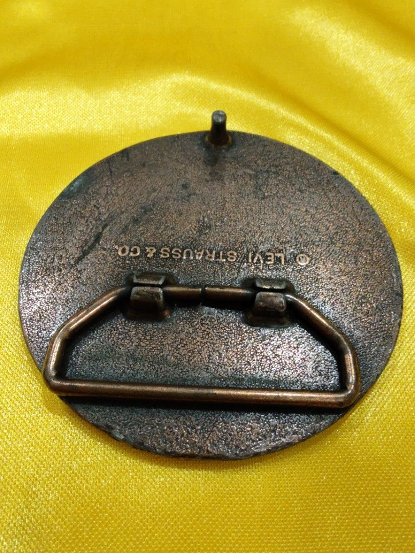 Levi strauss clearance belt buckle value