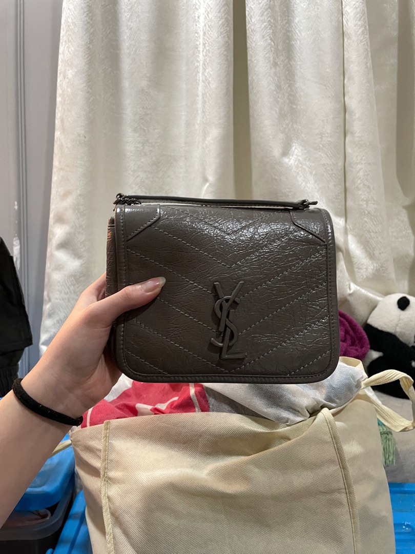 Ysl niki top wallet on chain