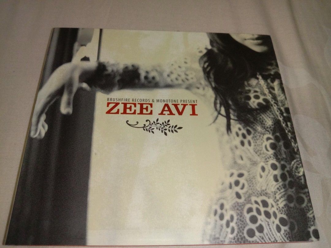 Zee Avi Malaysia Female Singer Audiophile Original Cd Hobbies And Toys