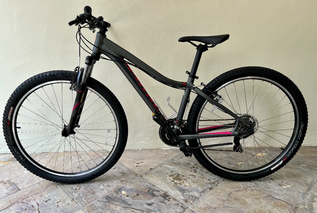 2017 Specialized Myka. Women Size S Sports Equipment Bicycles