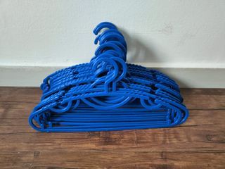 24 blue adult clothes hanger laundry hanger penyangkut baju dewasa berwarna biru