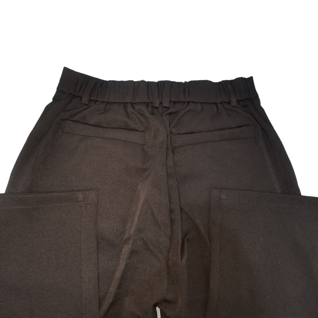 2 for 250 | Korean Straight Leg Pants (Category: Trousers) located in San Rafael. Submitted by allthatstash (Listing ID 1257744401, Image 2). Description: Korean summer straight leg loose men's wide-legged casual fashion pants suit pants °bought these pants for 265 pesos each on L app. °brand new. never used. °sizes are L & XXL °same brand but different quality ng tela. XXL is silk-ish and softer than the L. °color may vary due to lighting condit