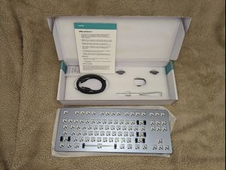 （分類：）位於 。 由 alainmikli 提交（商品編號 1257853049，圖片 1）。簡介： 。