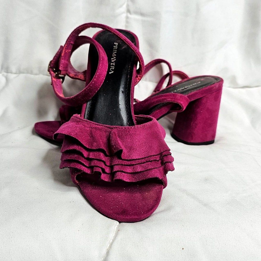 Magenta shoes store