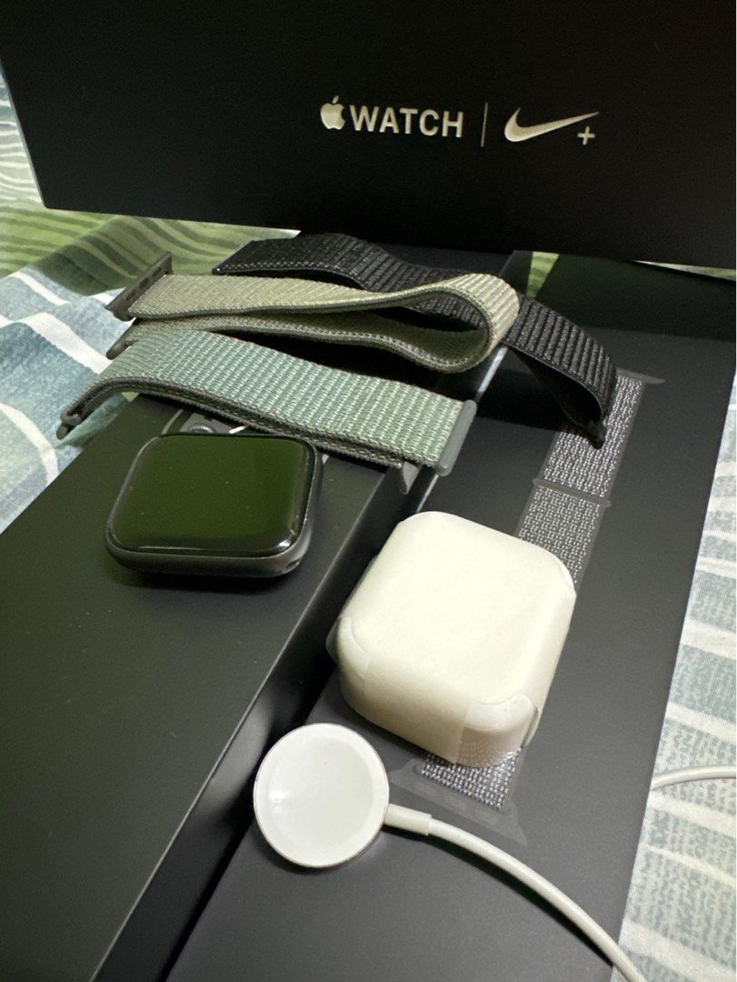 Apple watch series 4 nike hot sale box
