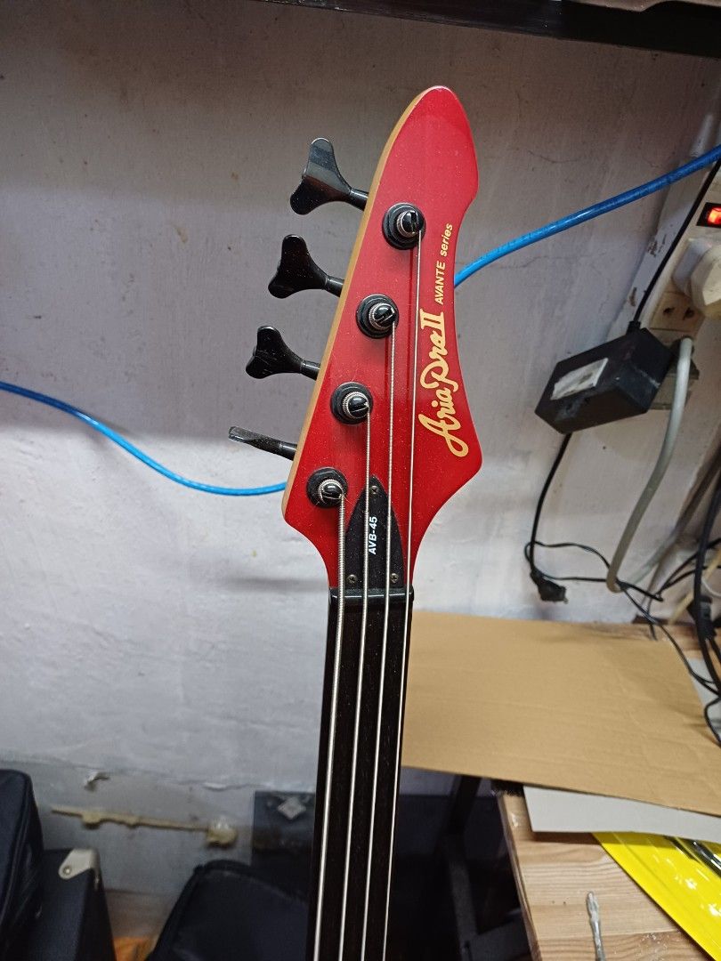 aria pro ii avante series fretless, Hobbies & Toys, Music & Media, Musical Instruments on Carousell