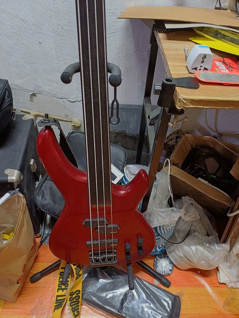 aria pro ii avante series fretless, Hobbies & Toys, Music & Media, Musical Instruments on Carousell