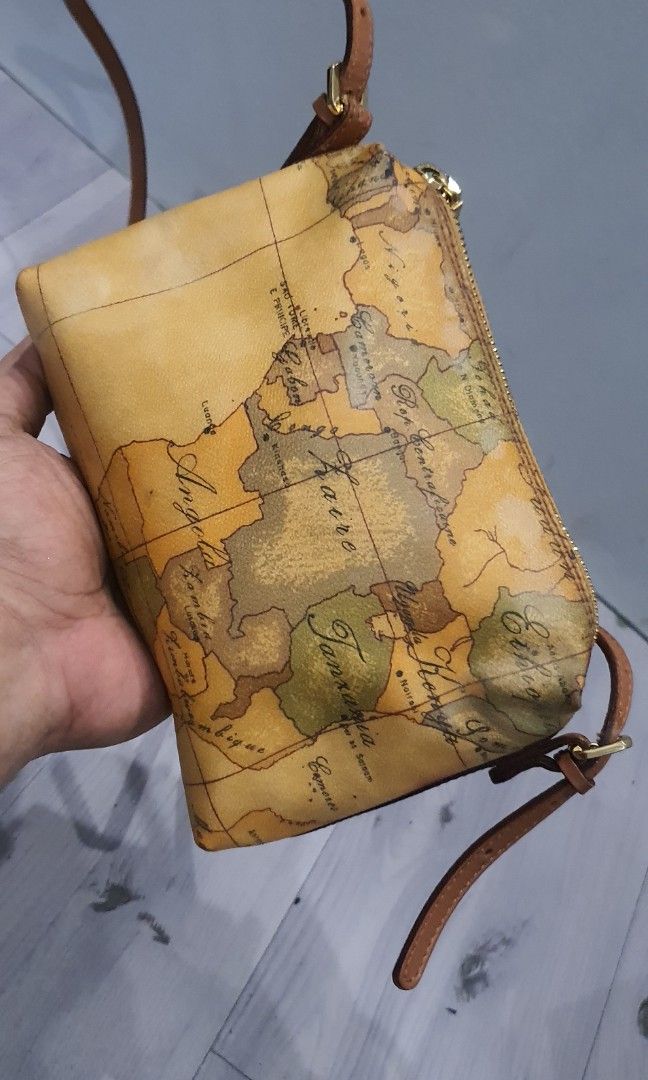 Authentic alviero martini small sling bag (Category: Luxury Bags & Wallets) located in Cavite. Submitted by ohmie23 (Listing ID 1257856035, Image 2). Description: Authentic alviero martini small sling bag issue color transfer sa back kasya iphone 14 pro max.