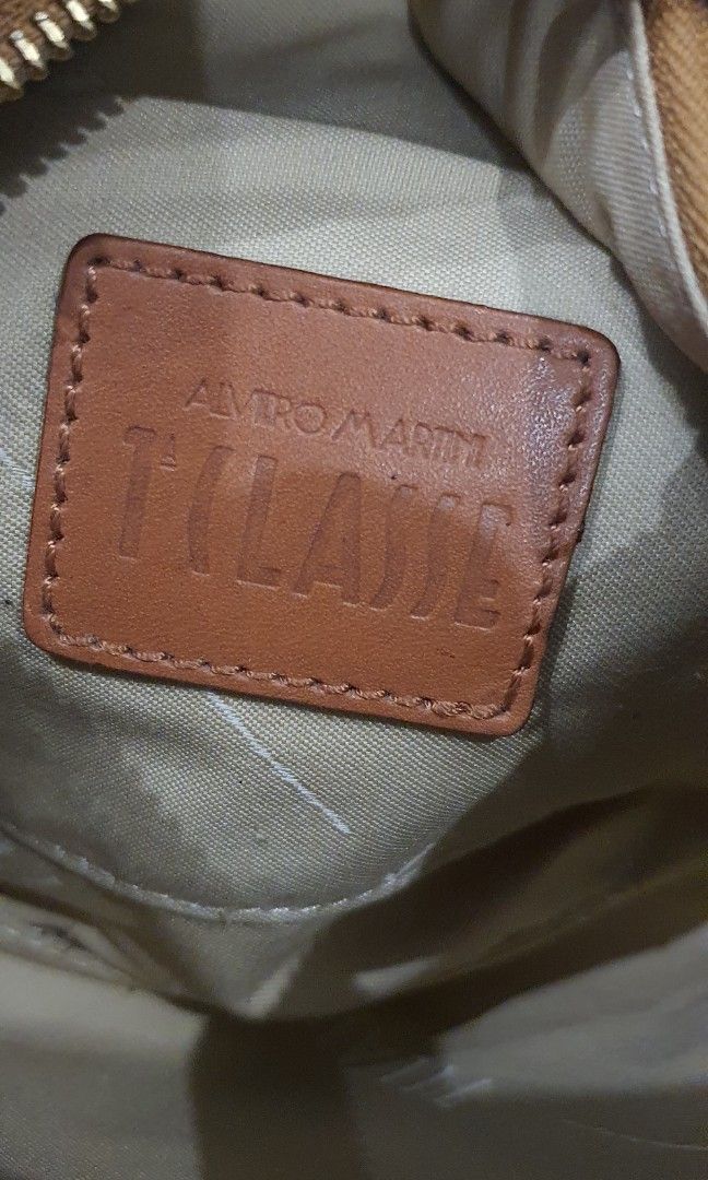 Authentic alviero martini small sling bag (Category: Luxury Bags & Wallets) located in Cavite. Submitted by ohmie23 (Listing ID 1257856035, Image 3). Description: Authentic alviero martini small sling bag issue color transfer sa back kasya iphone 14 pro max.