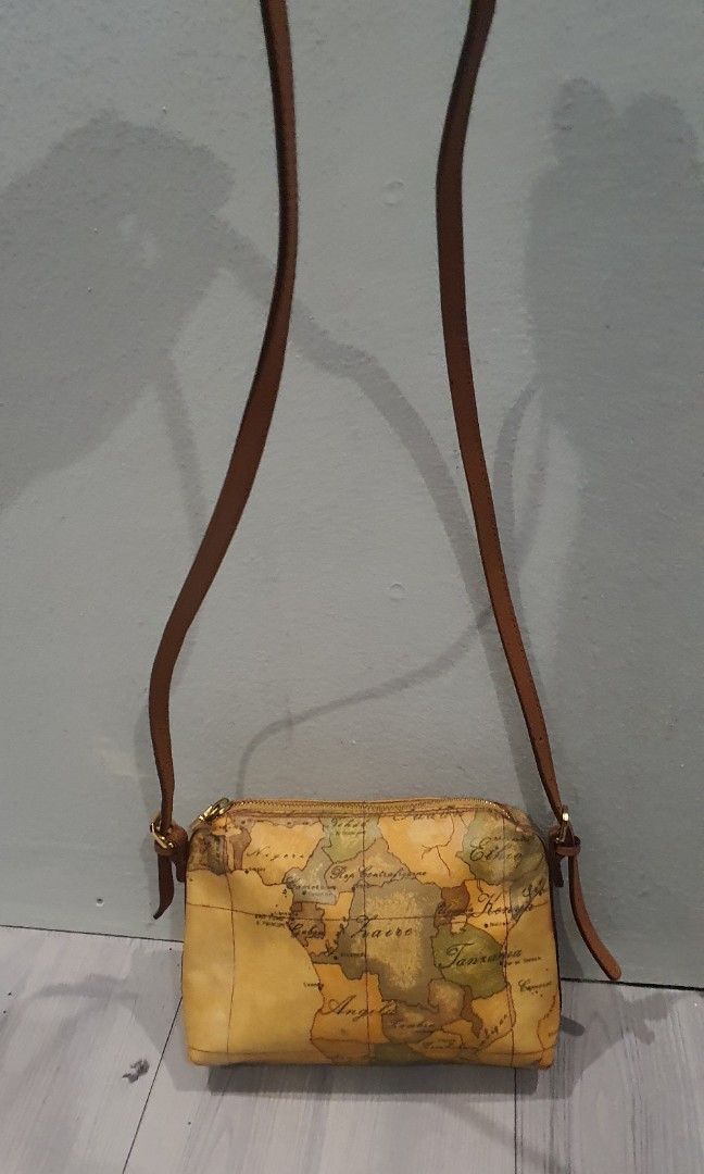 Authentic alviero martini small sling bag (Category: Luxury Bags & Wallets) located in Cavite. Submitted by ohmie23 (Listing ID 1257856035, Image 1). Description: Authentic alviero martini small sling bag issue color transfer sa back kasya iphone 14 pro max.