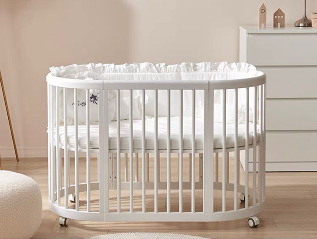 Oval shaped clearance crib