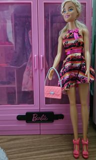 Barbie 公仔一個 新淨少用