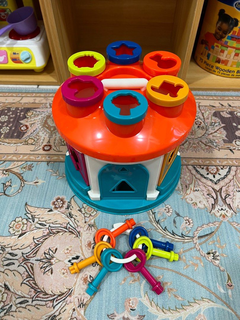 Battat shape sorter house store