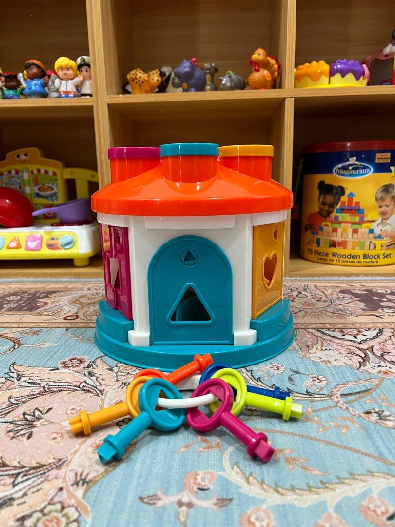 Battat shape sorter house store