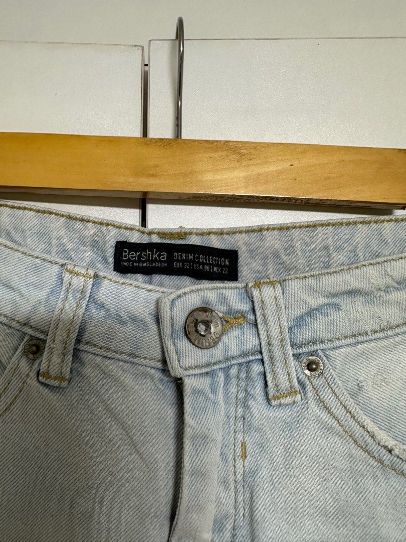 Bershka Shorts (Category: Shorts) located in Cebu City. Submitted by kimmmsm (Listing ID 1257704386, Image 2). Description: Really good quality denim (not stretchy so it lasts longer) RFS: Doesn’t fit me anymore.