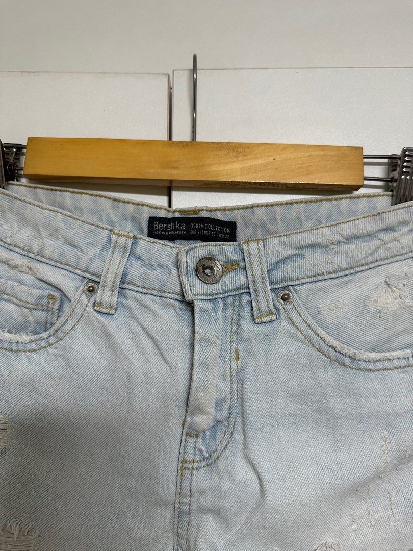 Bershka Shorts (Category: Shorts) located in Cebu City. Submitted by kimmmsm (Listing ID 1257704386, Image 3). Description: Really good quality denim (not stretchy so it lasts longer) RFS: Doesn’t fit me anymore.
