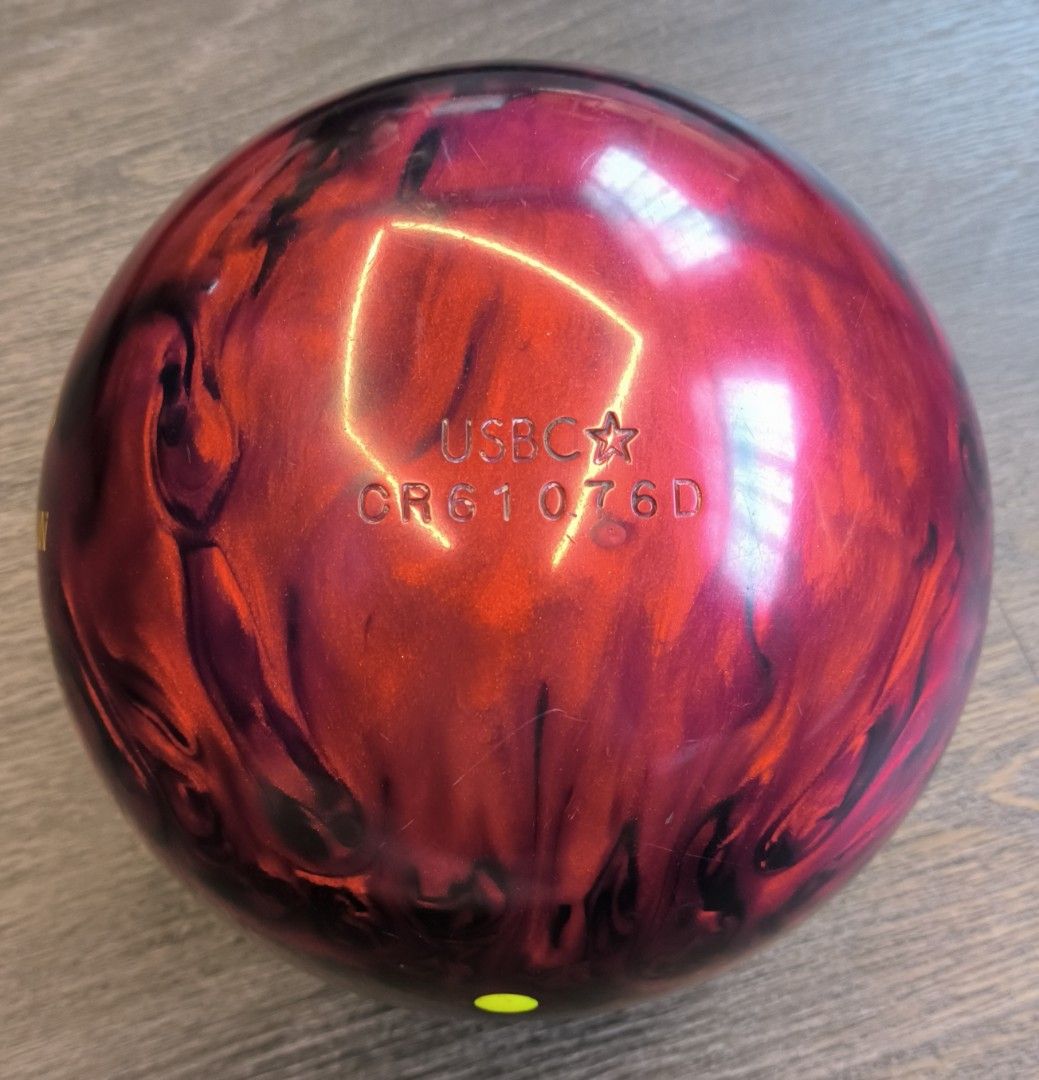 Black widow 2.0 hybrid bowling ball 12 lbs, Sports Equipment, Sports