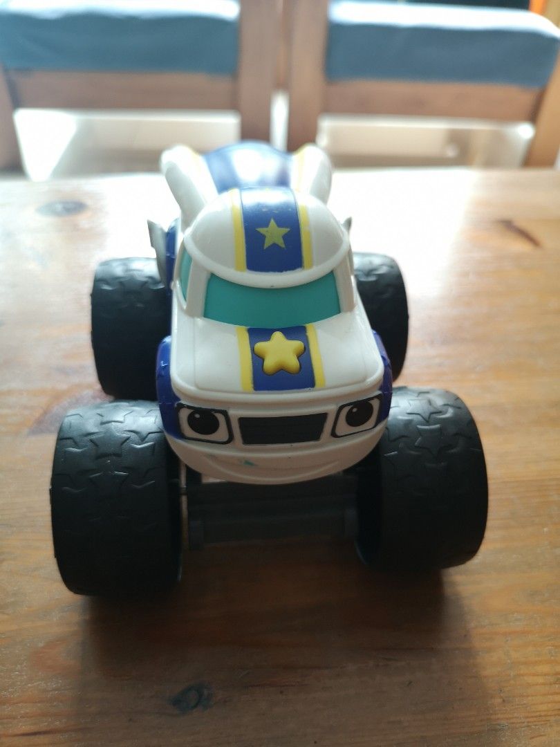 Blaze and the Monster Machines talking Darington