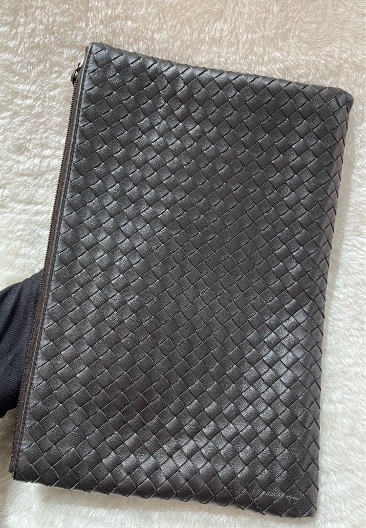 Bottega veneta men clearance pouch