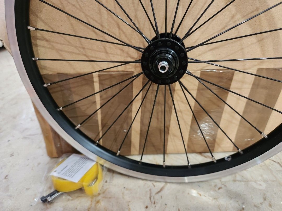 BROMPTON SUPERLIGHT FRONT WHEEL Sports Equipment Bicycles