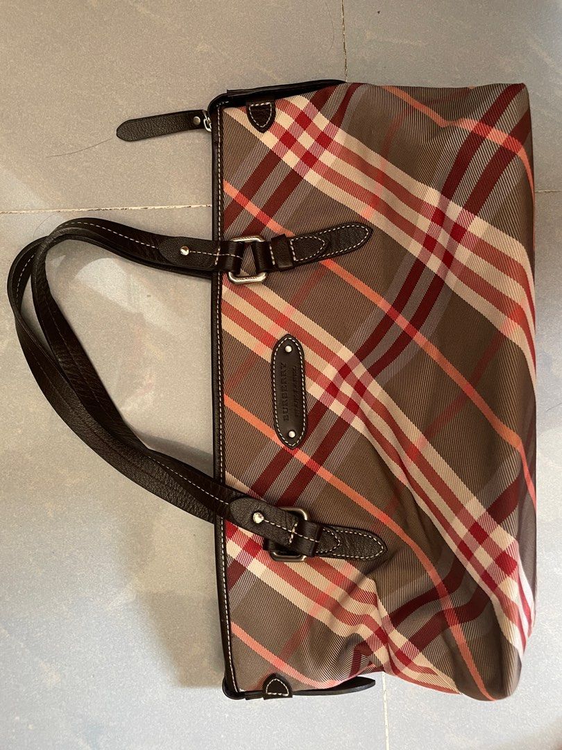 Burberry 手袋, 名牌, 手袋及銀包- Carousell