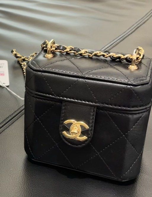 Chanel 最新復古小盒子包Mini Vanity, 名牌, 手袋及銀包- Carousell