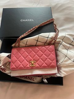 Lovely 21A Chanel Quilted Camellia DK Pink Velvet Vanity Case Clutch with  Chain