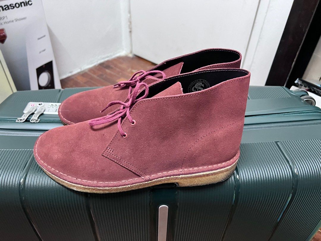 Pink clarks desert boots deals