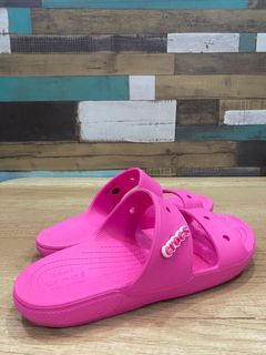 Crocs - Classic Sandals in Pink