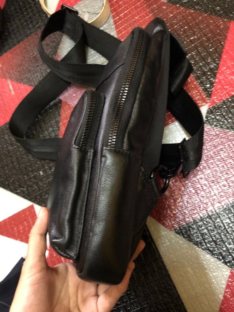 Prada tas sales man