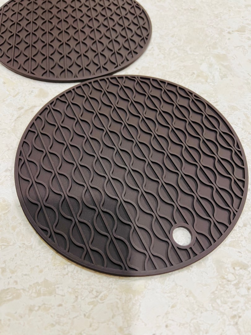 Daiso silicone mat, Furniture & Home Living, Kitchenware & Tableware