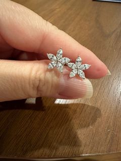 (Category: ) located in . Submitted by luxemanic (Listing ID 1257809503, Image 1). Description: .