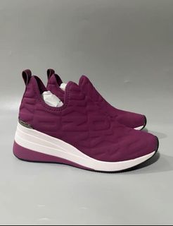 DKNY Women’s Sneaker Fabric material in Burgundy