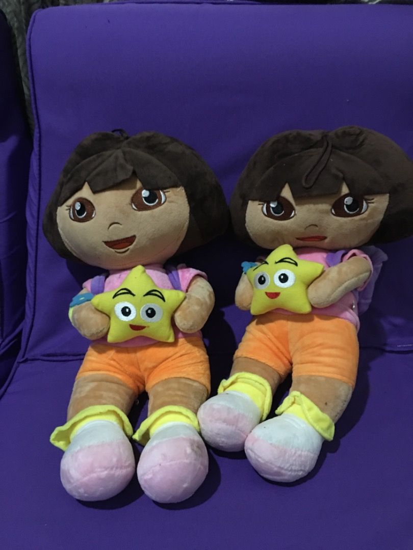 Dora and sale her backpack