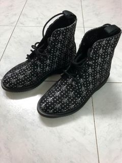 （分類：）位於 。 由 mark_sneakers 提交（商品編號 1257837654，圖片 1）。簡介： 。