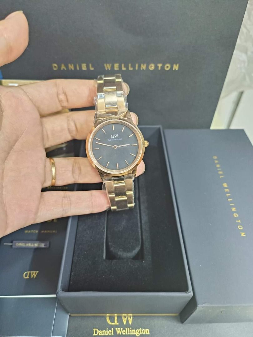 DW Watch, Women's Fashion, Watches & Accessories, Watches on Carousell