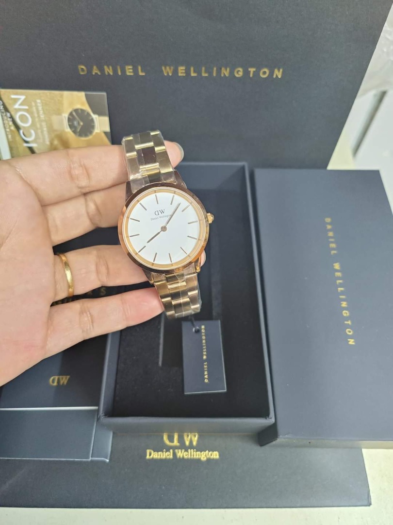DW Watch, Women's Fashion, Watches & Accessories, Watches on Carousell