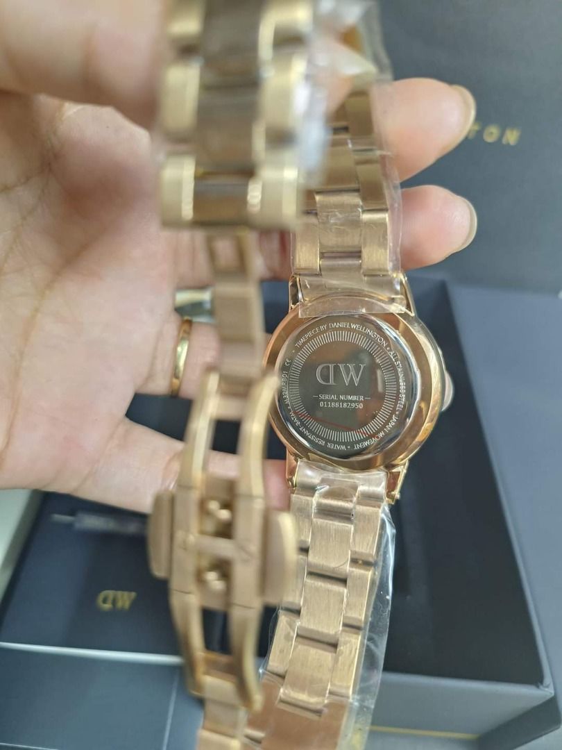 DW Watch, Women's Fashion, Watches & Accessories, Watches on Carousell